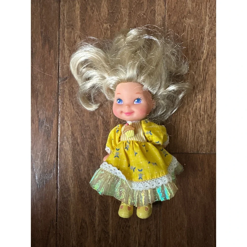 Vintage Strawberry Shortcake Cherry Me meet Muffin Doll yellow‎ 1980s Kenner